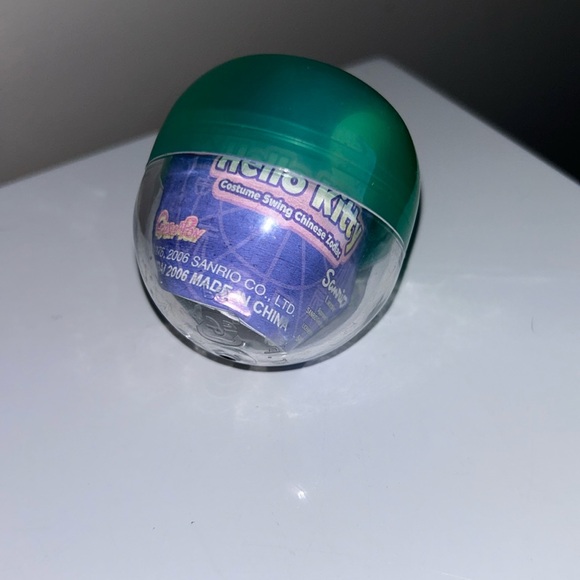 FREE (with buy) Hello Kitty Charm - Picture 3 of 3